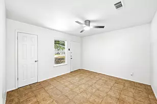 910 Bret Ln, Austin, TX 78721 - Photo 4