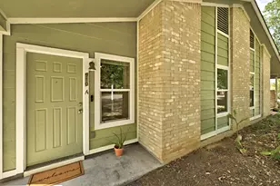 910 Bret Ln, Austin, TX 78721 - Photo 2