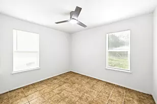 910 Bret Ln, Austin, TX 78721 - Photo 18