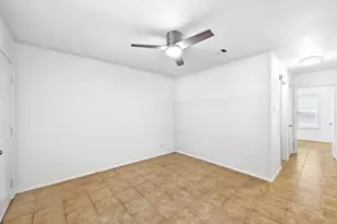 910 Bret Ln, Austin, TX 78721 - Photo 6
