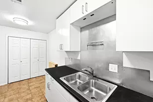 910 Bret Ln, Austin, TX 78721 - Photo 14