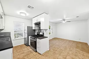 910 Bret Ln, Austin, TX 78721 - Photo 10
