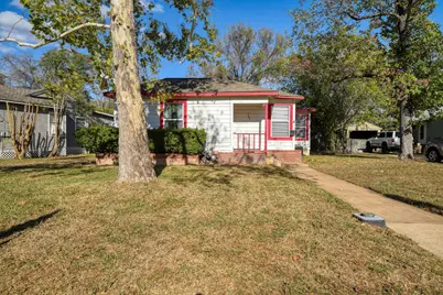 304 Cedar Street, Bastrop, TX 78602 - Photo 2