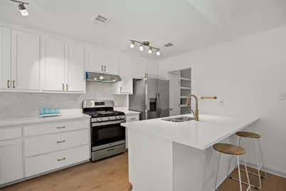 5500 Stuart Circle, Austin, TX 78721 - Photo 4