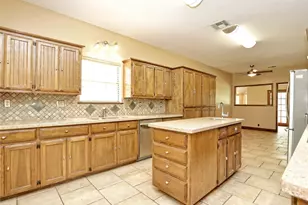 328 Fawnridge St, Georgetown, TX 78628 - Photo 10