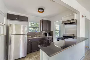 1013 E 3rd St, Austin, TX 78702 - Photo 4