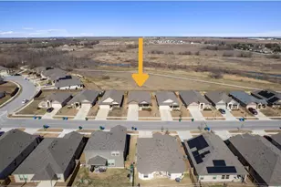 1644 T H Johnson Dr, Taylor, TX 76574 - Photo 2