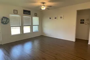 117 Skylark Ln, Hutto, TX 78634 - Photo 8