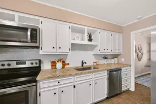 11121 Pinehurst Dr, Austin, TX 78747 - Photo 16