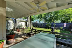 1302 Berkshire Dr, Austin, TX 78723 - Photo 28
