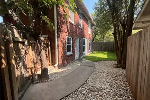 106 E 38th St, Austin, TX 78705 - Photo 2