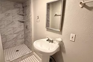 106 E 38th St, Austin, TX 78705 - Photo 8