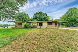 955 University Ln, Seguin, TX 78155 - Photo 1