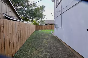 2106 Bluebonnet Dr, Round Rock, TX 78664 - Photo 4