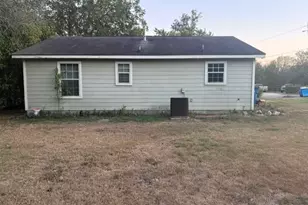 601 Cottonwood St, Lockhart, TX 78644 - Photo 12