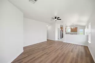 209 Hoya Ln, San Marcos, TX 78666 - Photo 4