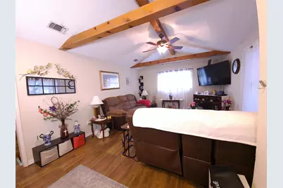 911 Brazos Street, Lockhart, TX 78644 - Photo 8