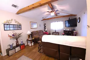 911 Brazos St, Lockhart, TX 78644 - Photo 8