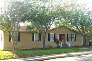 911 Brazos St, Lockhart, TX 78644 - Photo 1