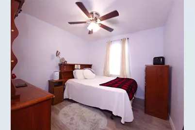 911 Brazos Street, Lockhart, TX 78644 - Photo 14
