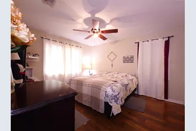 911 Brazos Street, Lockhart, TX 78644 - Photo 10