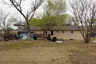 911 Brazos St, Lockhart, TX 78644 - Photo 4
