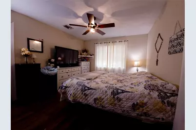 911 Brazos Street, Lockhart, TX 78644 - Photo 12