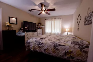 911 Brazos St, Lockhart, TX 78644 - Photo 12