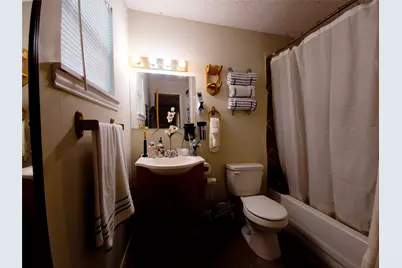 911 Brazos Street, Lockhart, TX 78644 - Photo 12