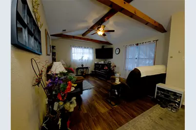 911 Brazos Street, Lockhart, TX 78644 - Photo 6