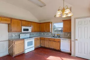 121 Meadowlake Ln, Kempner, TX 76539 - Photo 4