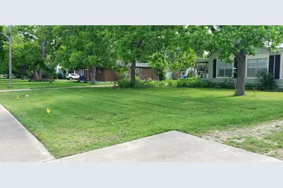 2105 North Drive, Taylor, TX 76574 - Photo 8