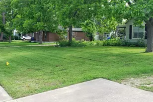 2105 North Dr, Taylor, TX 76574 - Photo 8