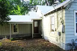 2105 North Dr, Taylor, TX 76574 - Photo 2