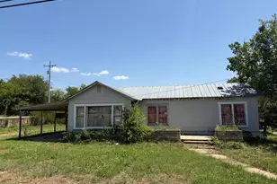 504 E Young St, Llano, TX 78643 - Photo 1