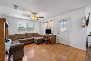 1107 Sturgis St, Taylor, TX 76574 - Photo 8