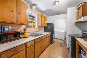 1107 Sturgis St, Taylor, TX 76574 - Photo 6