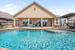 111 Plantain Dr, Hutto, TX 78634 - Photo 2