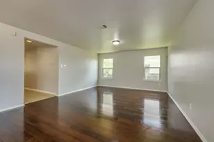 210 Cushman Dr, Kyle, TX 78640 - Photo 4