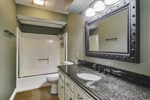 1005 Colorado St, Smithville, TX 78957 - Photo 18