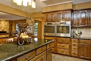 1005 Colorado St, Smithville, TX 78957 - Photo 10