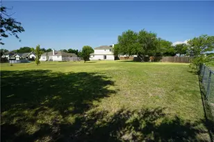 112 Creekside Dr, Hutto, TX 78634 - Photo 18