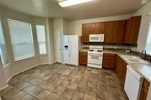 135 Michaelis, Kyle, TX 78640 - Photo 6
