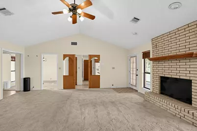 1419 W San Antonio Street, Lockhart, TX 78644 - Photo 10