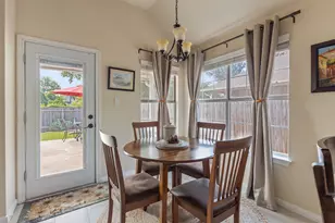 2305 Raintree Path, Round Rock, TX 78664 - Photo 12