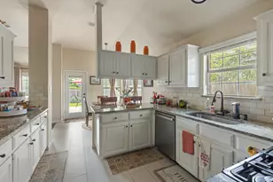 2305 Raintree Path, Round Rock, TX 78664 - Photo 16