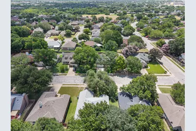 2305 Raintree Path, Round Rock, TX 78664 - Photo 32