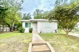 1109 Davis St, Taylor, TX 76574 - Photo 2