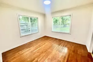 1109 Davis St, Taylor, TX 76574 - Photo 10