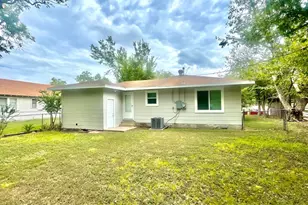 1109 Davis St, Taylor, TX 76574 - Photo 12